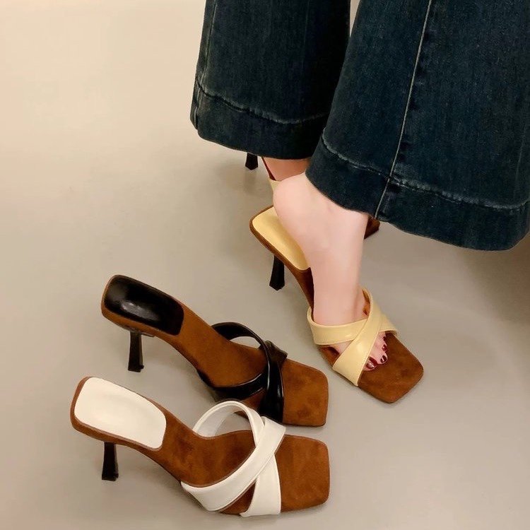 รองเท้าแตะสุภาพสตรี สแควร์Toe เปิดนิ้วเท้า ทำจากหนังนิ่ม ดูสง่า