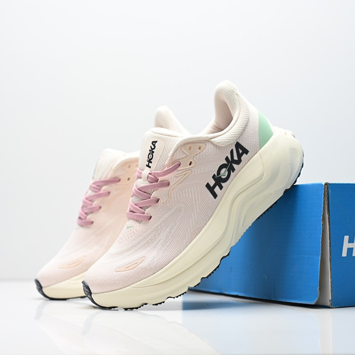 รองเท้าวิ่ง HOKA ONE ONE ARAHI 8 ระบายอากาศดี มีระบบดูดซับแรงกระแทกดีเยี่ยม D3O