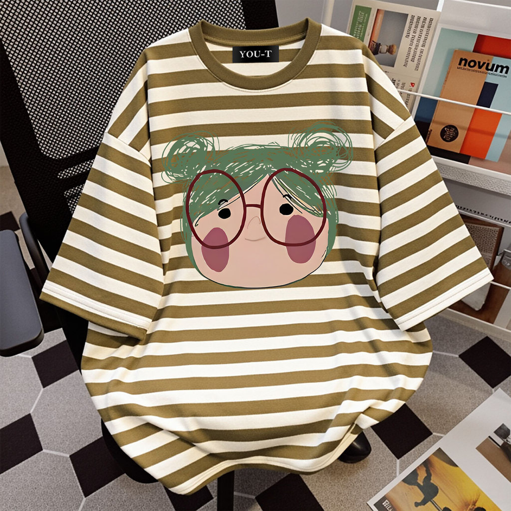 Top.street [COD]เสื้อยืดลายทาง แบบหลวม ยอดนิยม แมทช์ลุคง่าย สินค้าใหม่! 'FIN girl' 2026