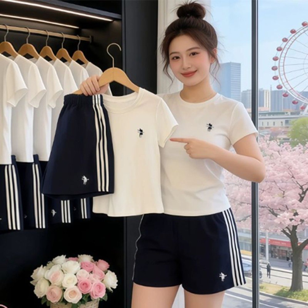 ชุดกีฬาอเมริกันผู้หญิง 2026 ฤดูร้อนใหม่เกาหลีรุ่นสีขาวแขนสั้นเสื้อยืดแฟชั่นกางเกงขาสั้นสบายๆชุดสองชิ้น