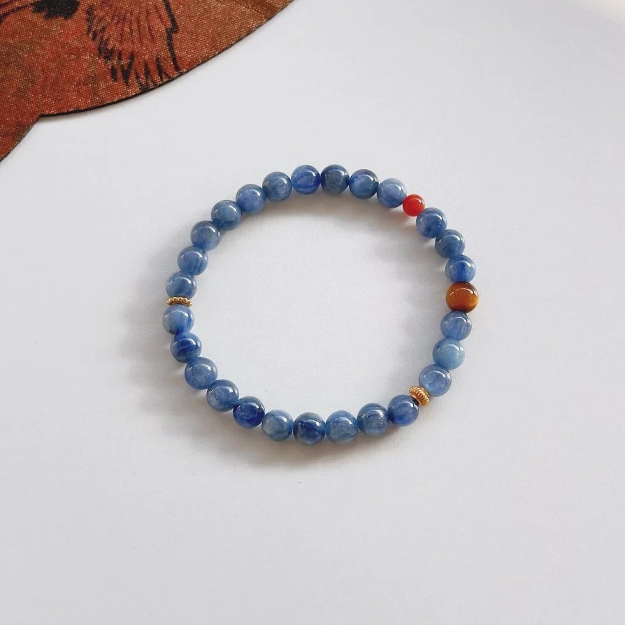 สร้อยข้อมือคริสตัลสีฟ้าธรรมชาติเฉพาะกลุ่มและหลากหลายให้ความรู้สึกเย็นสบายและสง่างามสําหรับผู้หญิง