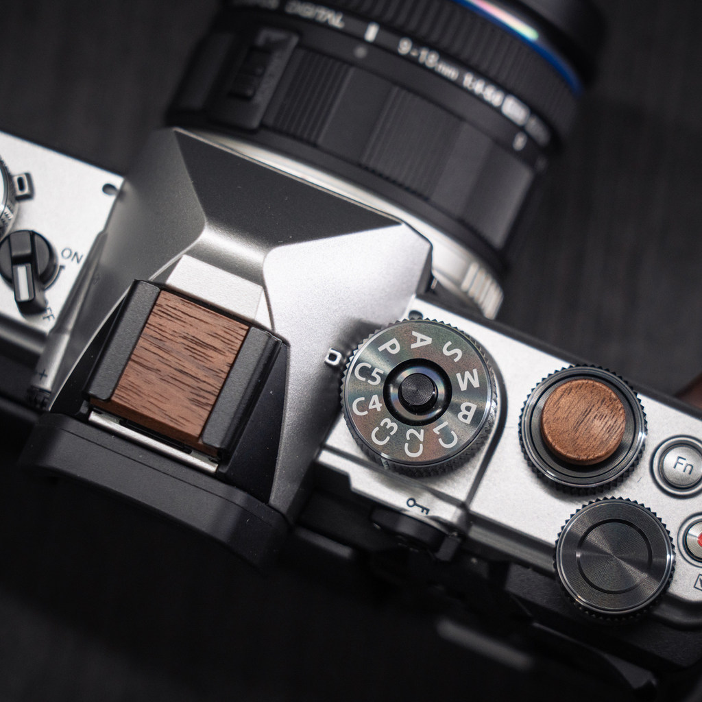 [อุปกรณ์เสริมกล้อง] กล้องรองเท้าร้อนรองเท้าร้อน YUWOOD Olympus om3 ฝาครอบรองเท้าชัตเตอร์ไม้เนื้อแข็ง