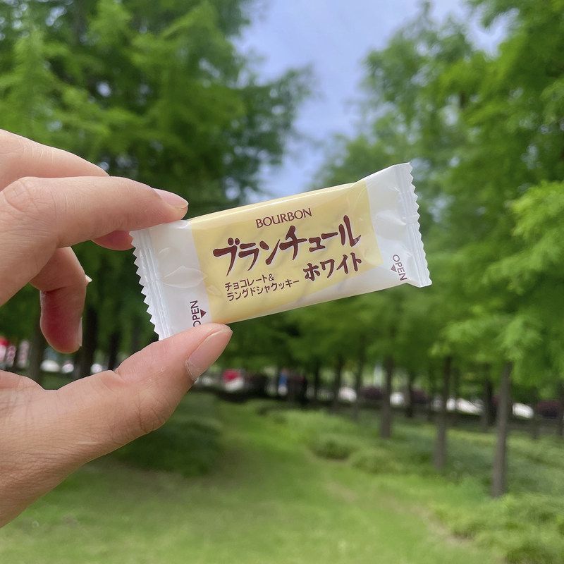BOURBON BOURBON Sailing White Chocolate Sandwich Biscuits ญี่ปุ่นนําเข้าขนม Cui Soobin กระเป๋าแนะนํา
