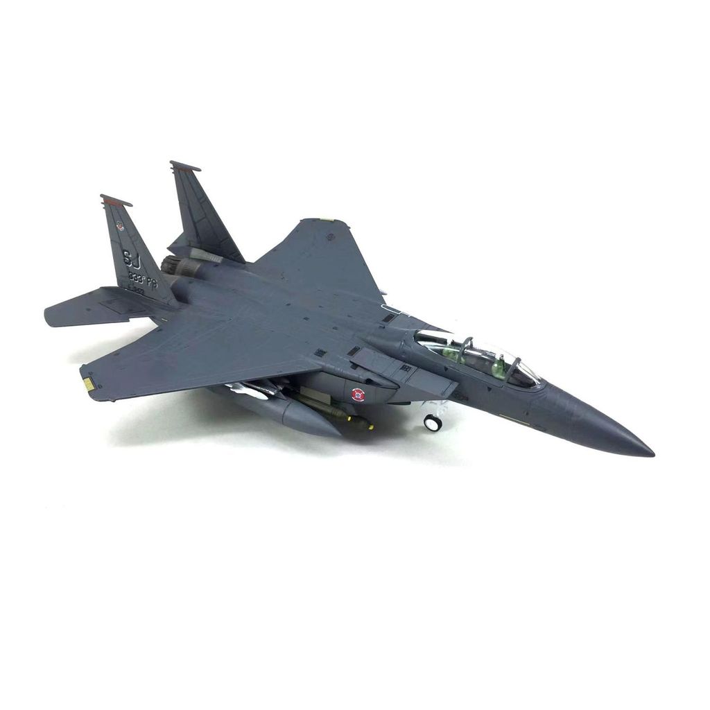 1: 100 American F-15E Strike Eagle Supersonic Fighting Bomber จําลองผลิตภัณฑ์สําเร็จรูปเครื่องบินรุ่