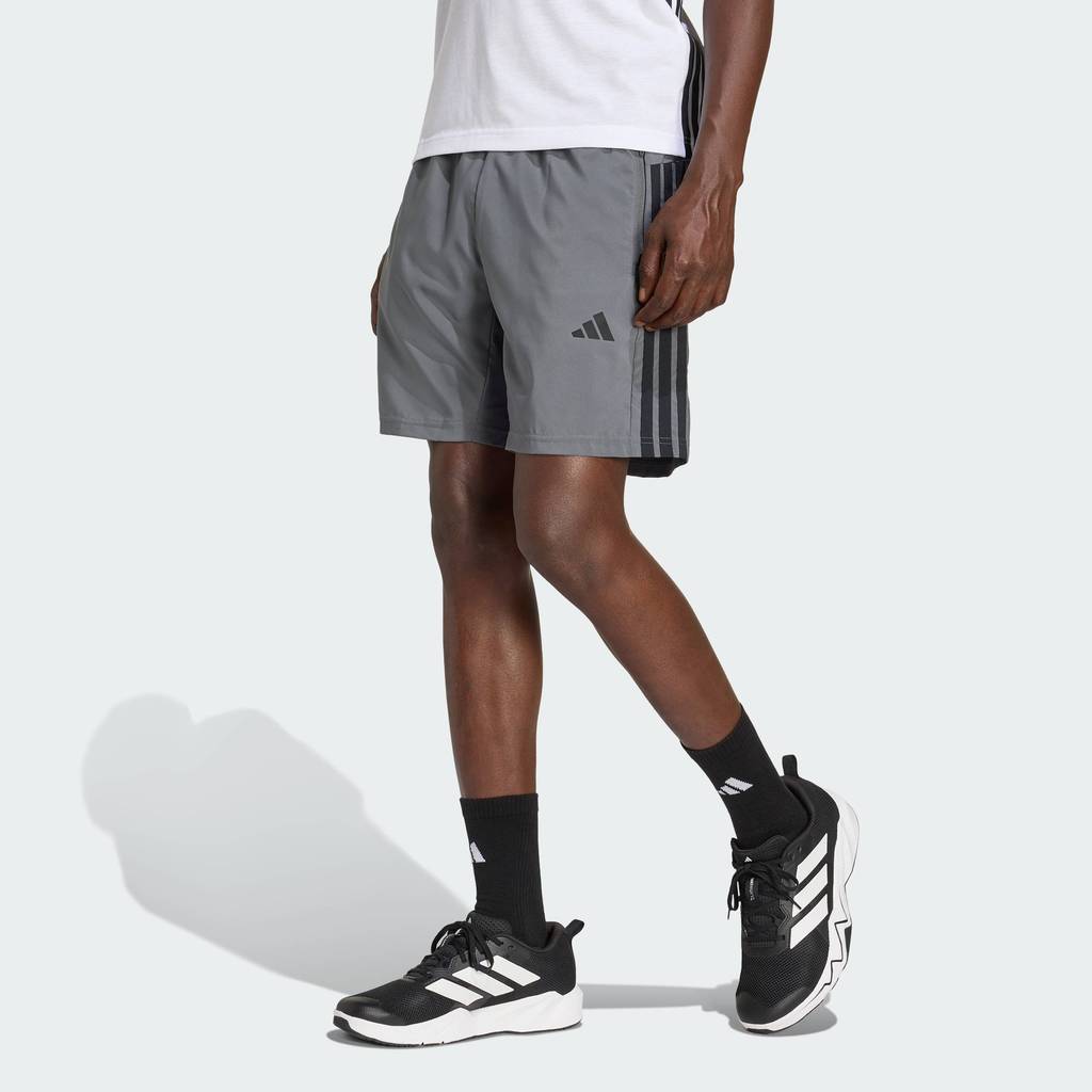 adidas Gym & Training กางเกงขาสั้นผ้าทอ WORKOUT ESSENTIALS BASE 3 STRIPES ผู้ชาย สีเทา KD0679