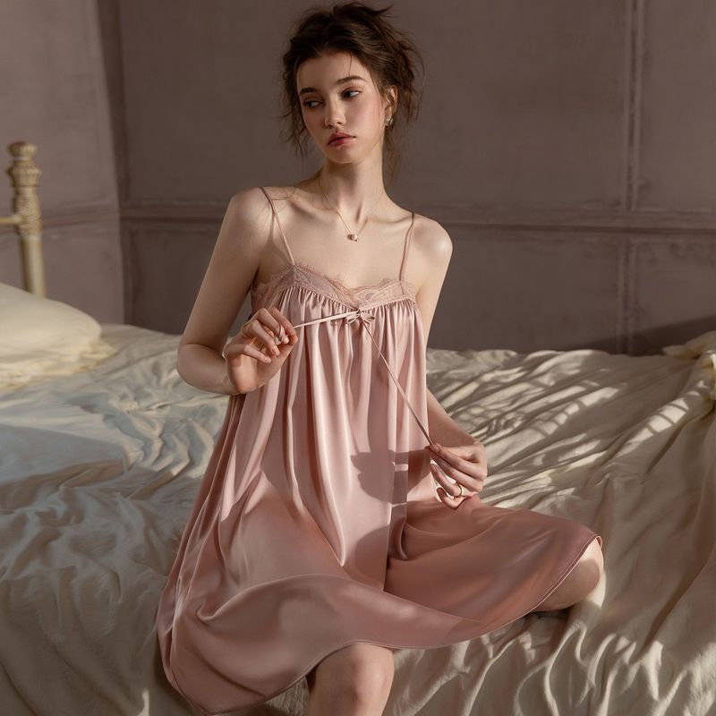 高级感蕾丝吊带睡衣2026夏天冰丝绸仿真丝感宽松大码纯欲睡衣裙Fuyang Princess style sleepwear with lace and sweet camisole, girls' 