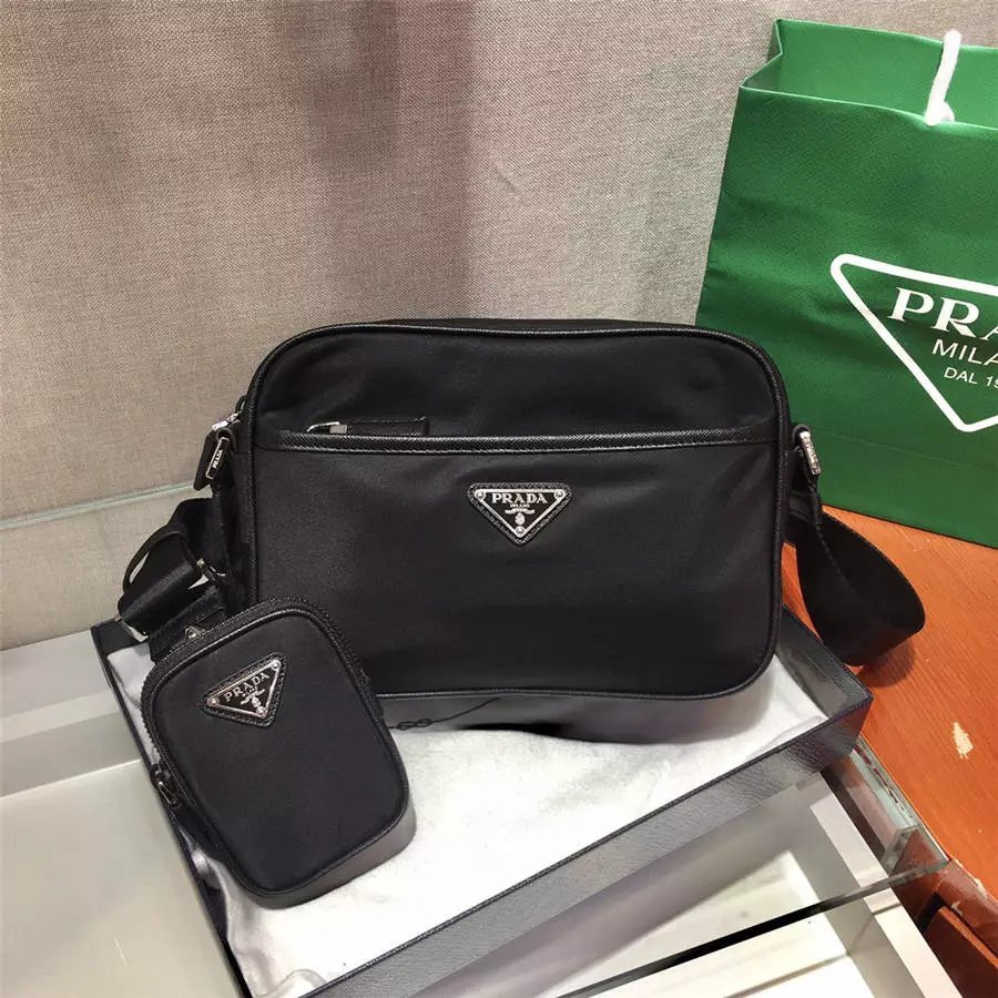 Re-Nylon Recycled Nylon และ Saffiano Leather Shoulder Bag 2VH048