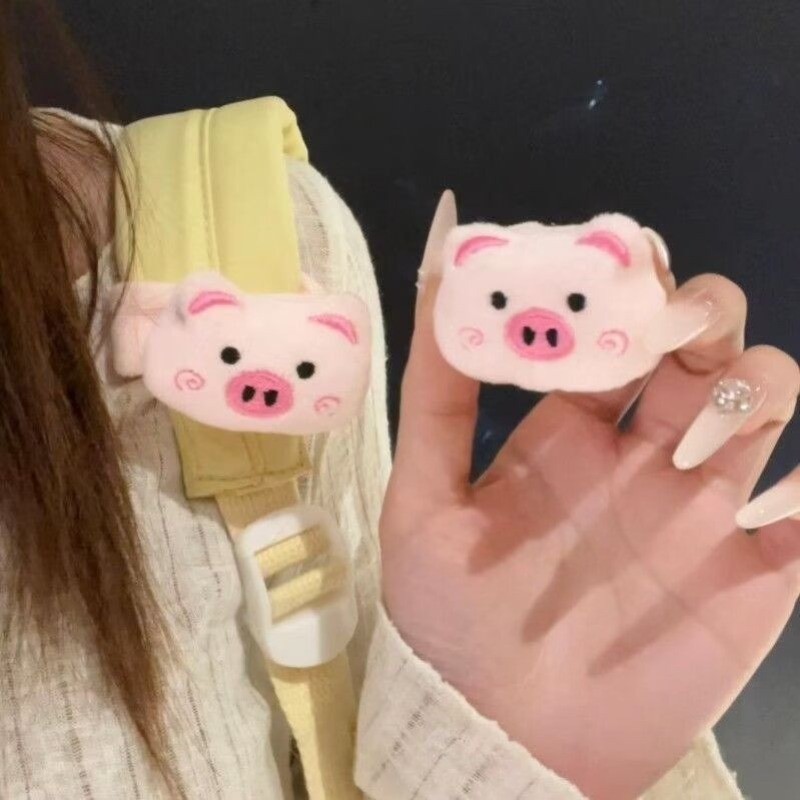 หมูสีชมพูน่ารักกระเป๋านักเรียนจี้การ์ตูนตุ๊กตาตุ๊กตาตุ๊กตากระเป๋าพวงกุญแจ ตีนตุ๊กแก นักเรียนแขวนกระเป๋า