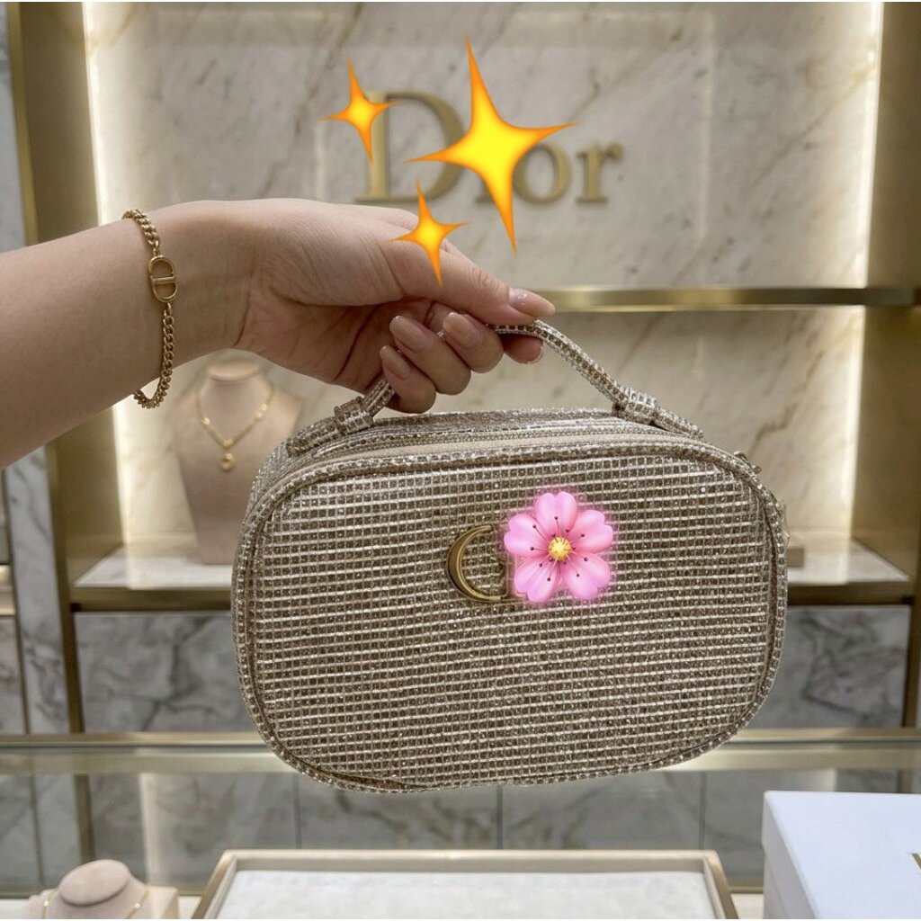 Premium กระเป๋า​ สวยระยิบสวยหรู สีทองอ่อน​ กลิตเตอร์และ C*D ด้านในบุผ้าพิมพ์ตีแบรนด์ทั้งผืน+กล่องขาว งานจริง​ งานเทียบ