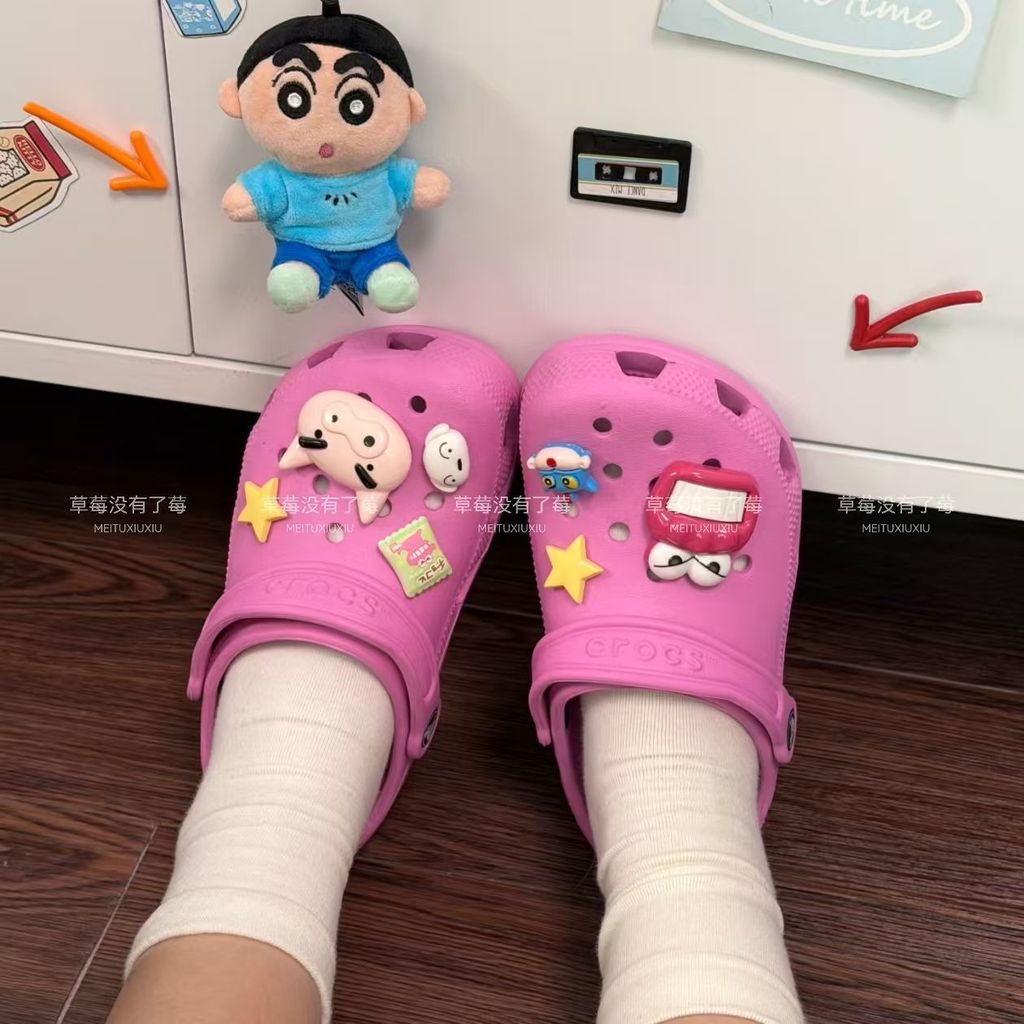 รองเท้าหัวเข็มขัดดอกไม้การ์ตูน Crayon Shin-Chan พร้อมอุปกรณ์ตกแต่งและดัดแปลงได้