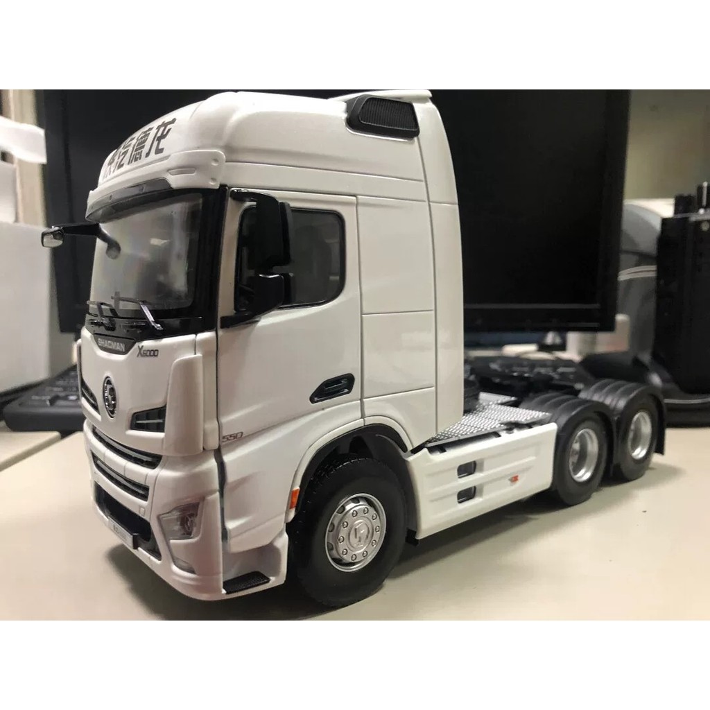 Brand New Tractor Model Pearl White ใหม่เอี่ยมยังไม่ได้เปิด, ไม่ต้องกัด