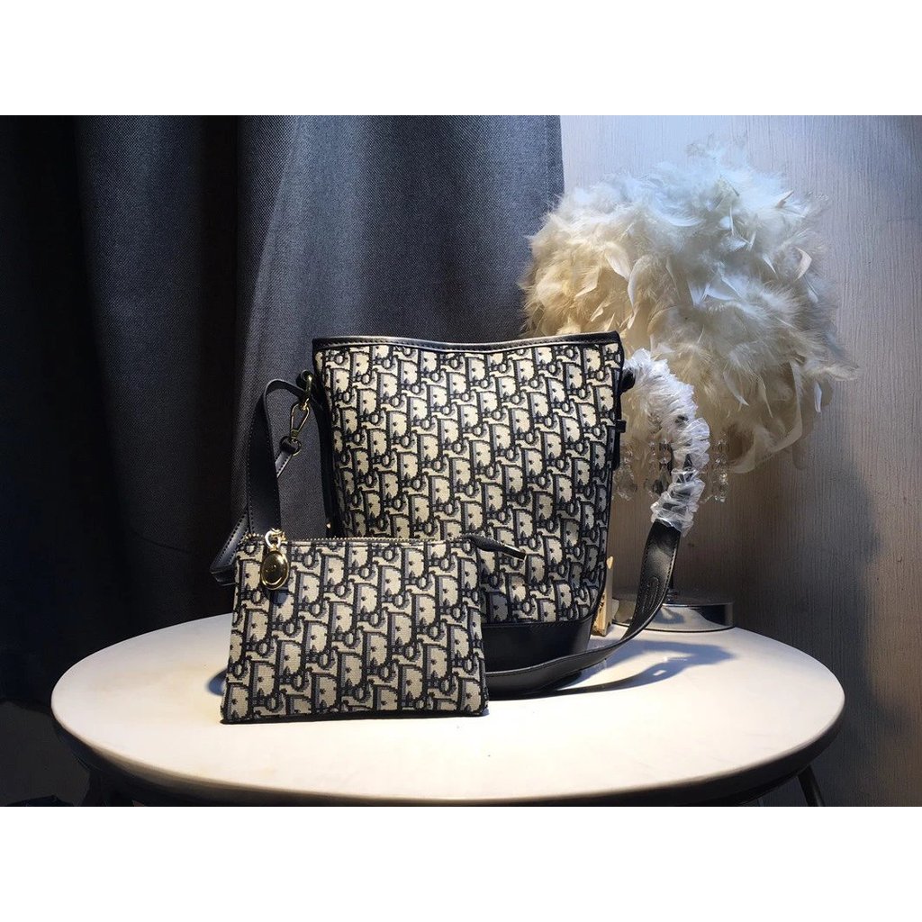 DIOR Child Mother Bucket Bag สินค้าใหม่ คุณภาพการสั่งซื้อดั้งเดิมสามารถผิดรูปได้ เดลิเวอรี่ กระเป๋าใ