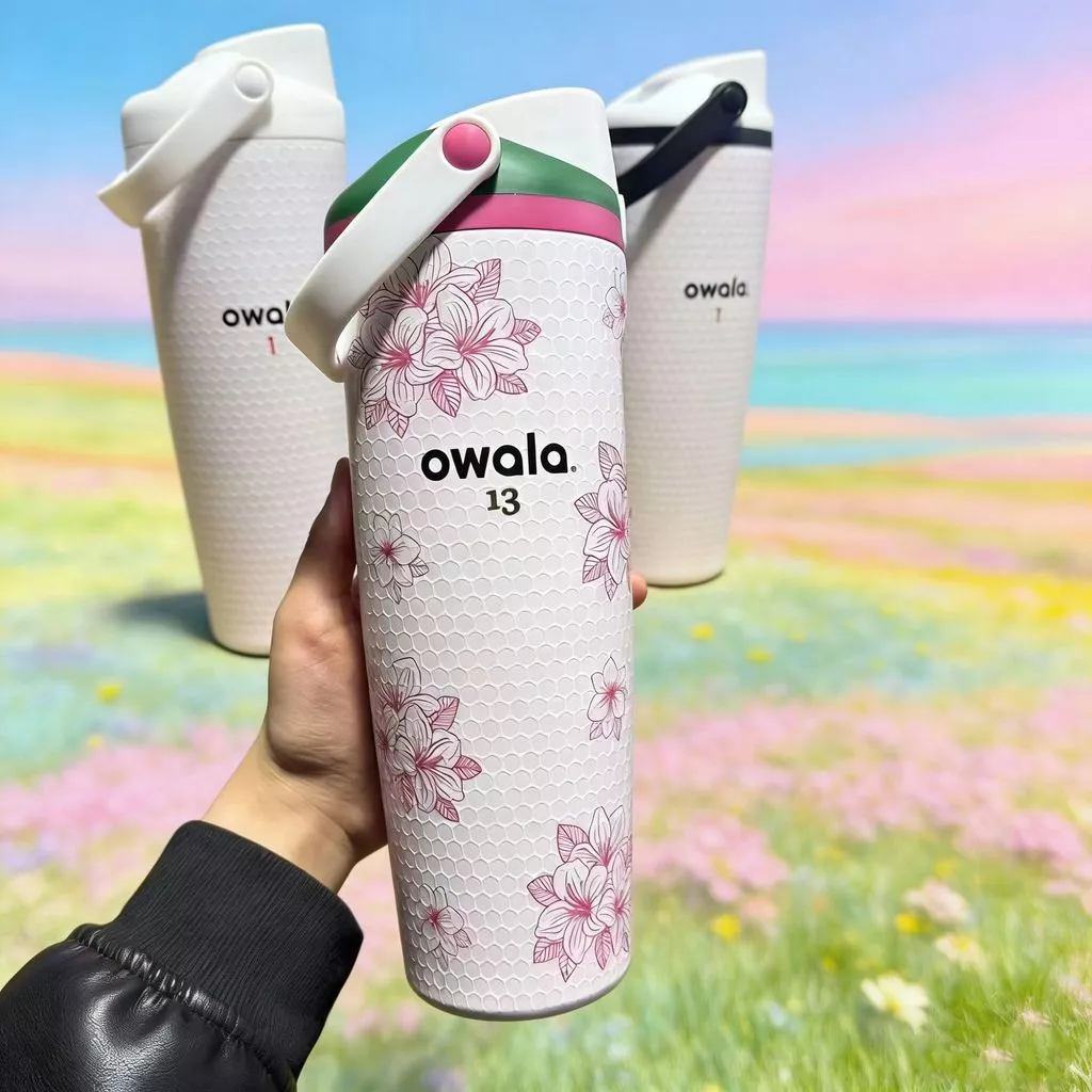 【Owala ของแท้】24oz/30oz/32oz พร้อมสต็อก สไตล์ใหม่ ฟรีจิบ ถ้วยผลไม้ดื่มคู่ 304 สแตนเลส ฉนวนกันความร้อนถ้วยเก็บความเย็นข้ามพรมแดนร้อนขายมูลค่าสูงจับถ้วยสนูปปี้เคทีแมว