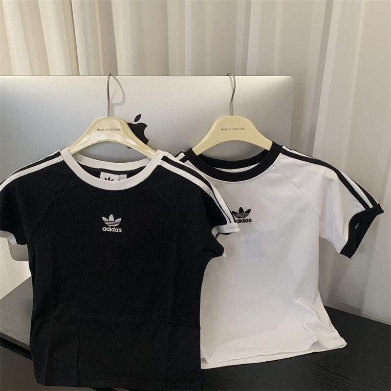 ปักโลโก้ผู้หญิงเสื้อยืดสั้นลําลองสลิมฟิตเสื้อยืดคอกลม