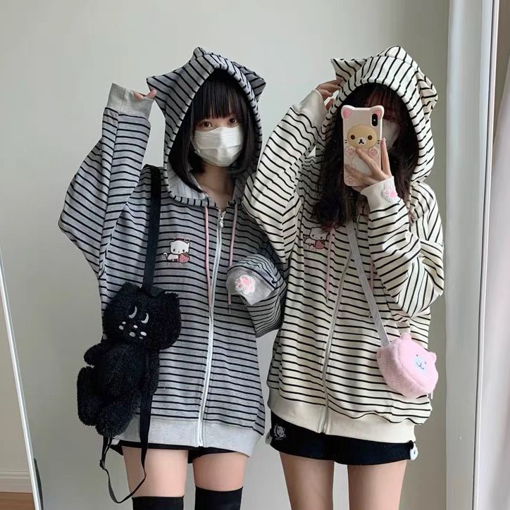 เสื้อแจ็คเก็ตมีฮู้ดปักลายแมวสตรอเบอร์รี่ สำหรับผู้หญิง ออกแบบมาพร้อมหูแมว และทรงคลายสวมใส่ง่าย