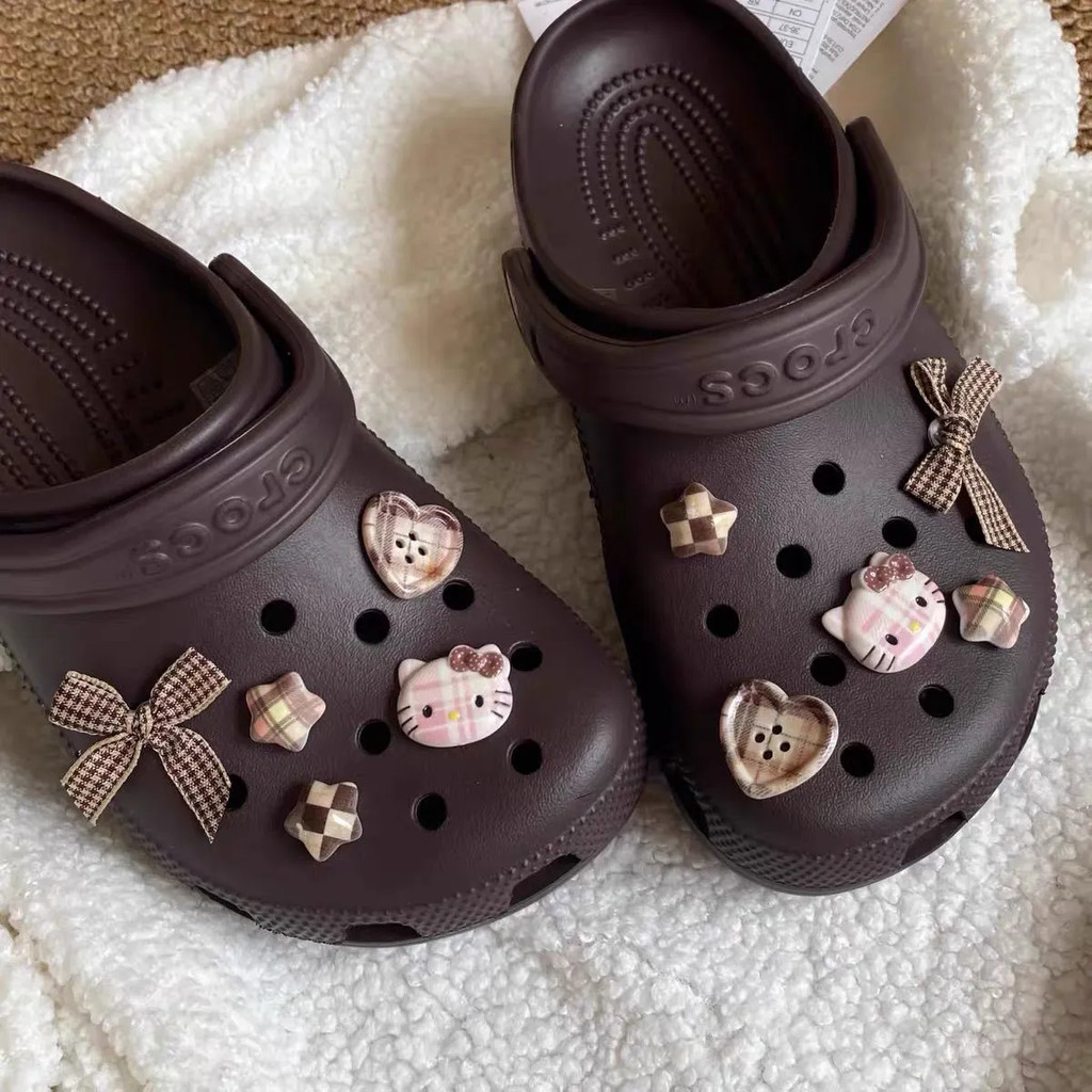 Bow Plaid hellokitty Shoes Flower Hole Shoes อุปกรณ์ตกแต่งการ์ตูนน่ารัก Adapt to Buckle