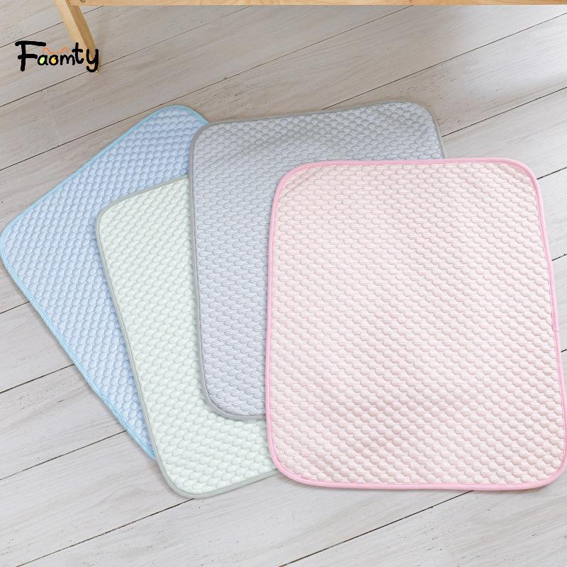 [Famty] Summer Cooling Pet Mat Gel Ice Silk Latex Cooling Mat Breathable Soft Easy-To-Clean Pet Pad 