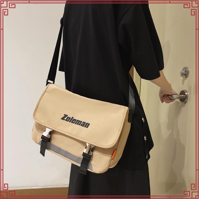 Urthe - กระเป๋าสะพายข้าง รุ่น THE MESSENGER BAG