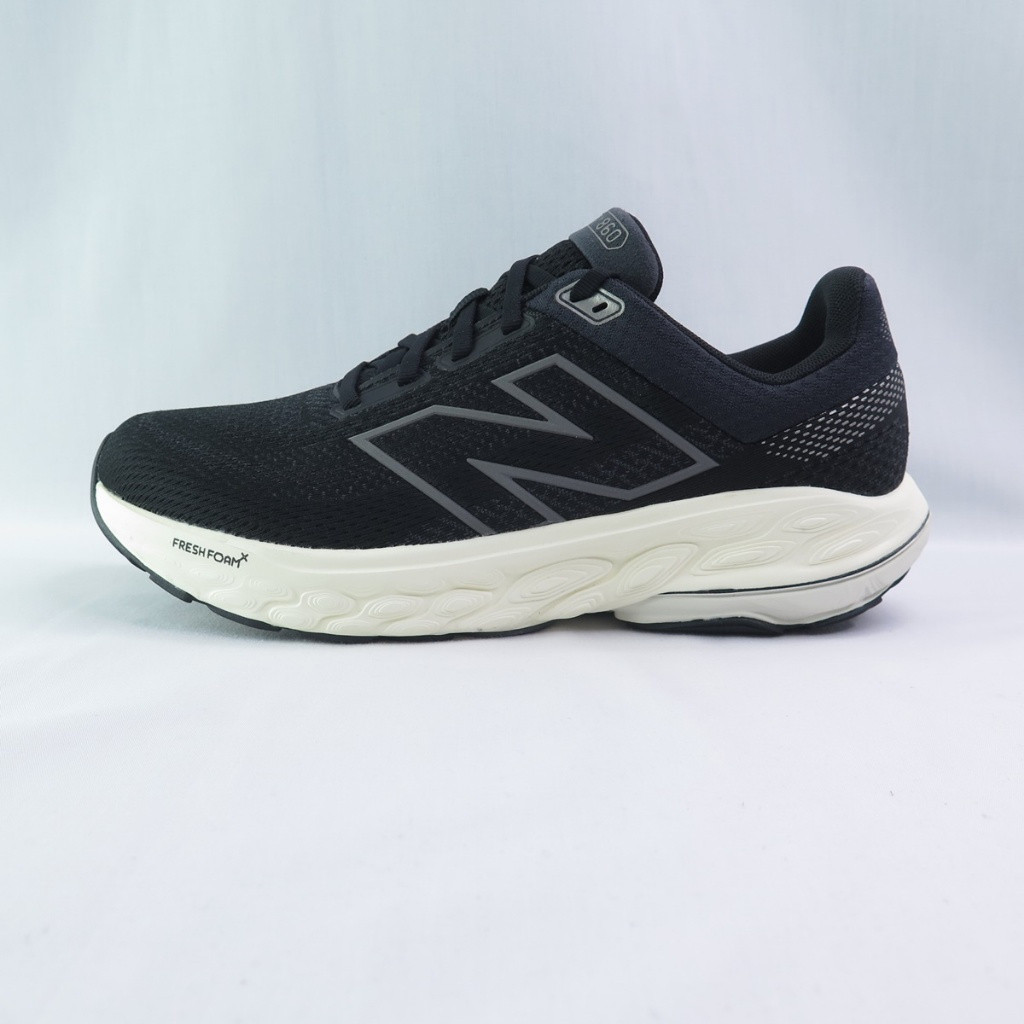 Nimbus 860v14 รองเท้าวิ่งผู้ชาย สไตล์โมเดิร์น เบาสบาย สวมใส่ง่าย มีสีดํา IOL