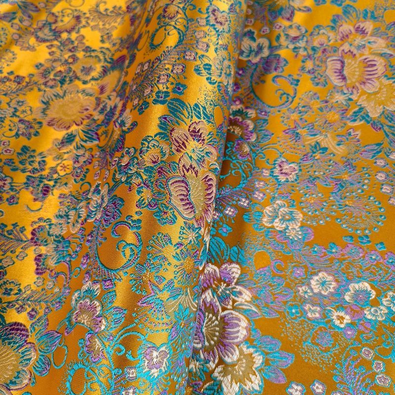 ผ้า Jacquard สีทองลายดอกไม้ ผ้าซาตินโพลีเอสเตอร์สำหรับเสื้อผ้า Hanfu/Qipao และการเย็บปักถักร้อย DIY พร้อมตกแต่งบ้าน