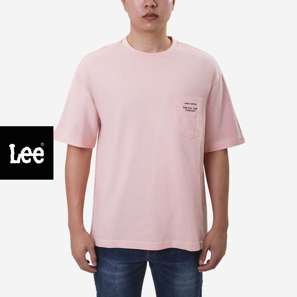 LEE เสื้อยืดแขนสั้นผู้ชาย คอลเลคชั่น Denim Obsession รุ่น LE F325MTSSN19 สีชมพู – โปรปัง