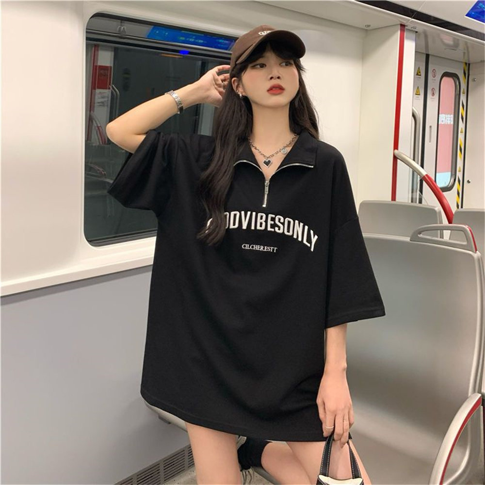 เสื้อโปโลผู้หญิง ปกพับ แขนสั้น มีซิปด้านหน้า พิมพ์ลายตัวอักษร ทรงหลวม สไตล์ลำลอง ผ้านุ่ม ใส่สบาย FZ021