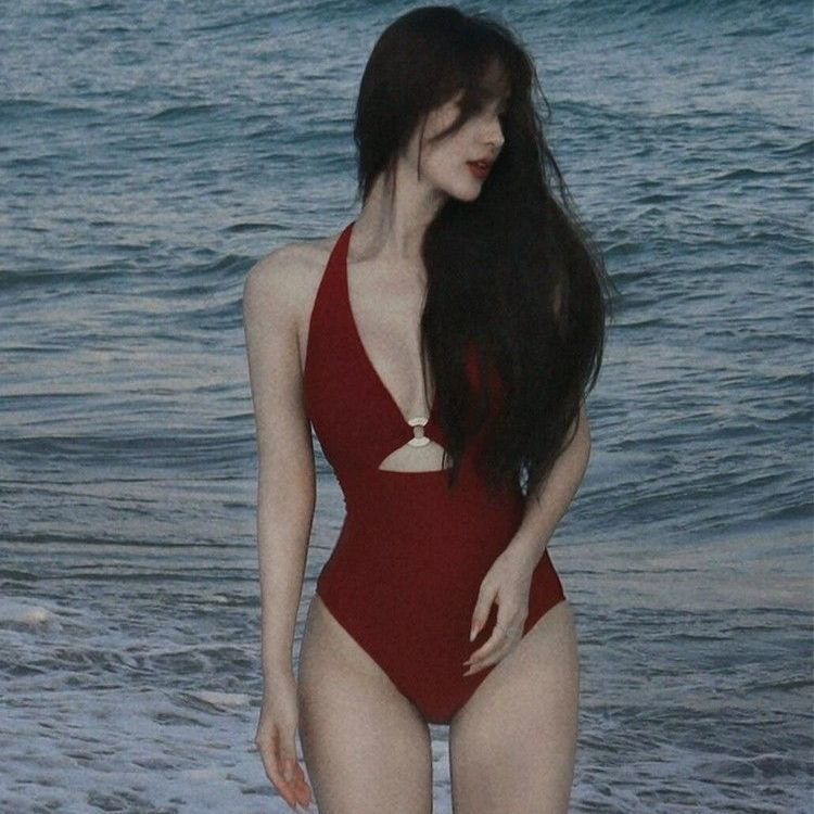 ชุดว่ายน้ําสีแดงหน้าอกเล็กรวบรวม Pure Desire Slimmer ดูครอบคลุมเนื้อชุดว่ายน้ําผู้หญิงบิกินี่สลิงชิ้นเดียว
