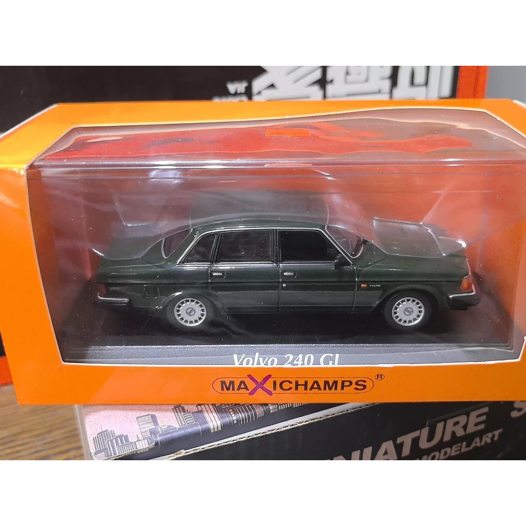 [สต๊อกพร้อม ติดต่อหากคุณมีคําถามใดๆ] Maxichamps 1: 43 Volvo 240 GL สีเขียว