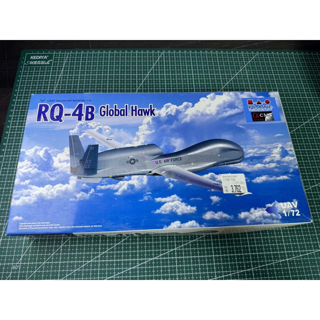 [สต๊อกพร้อม ติดต่อหากคุณมีคําถามใดๆ] PLATZ 1/72 RQ-4B Global Hawk No Man