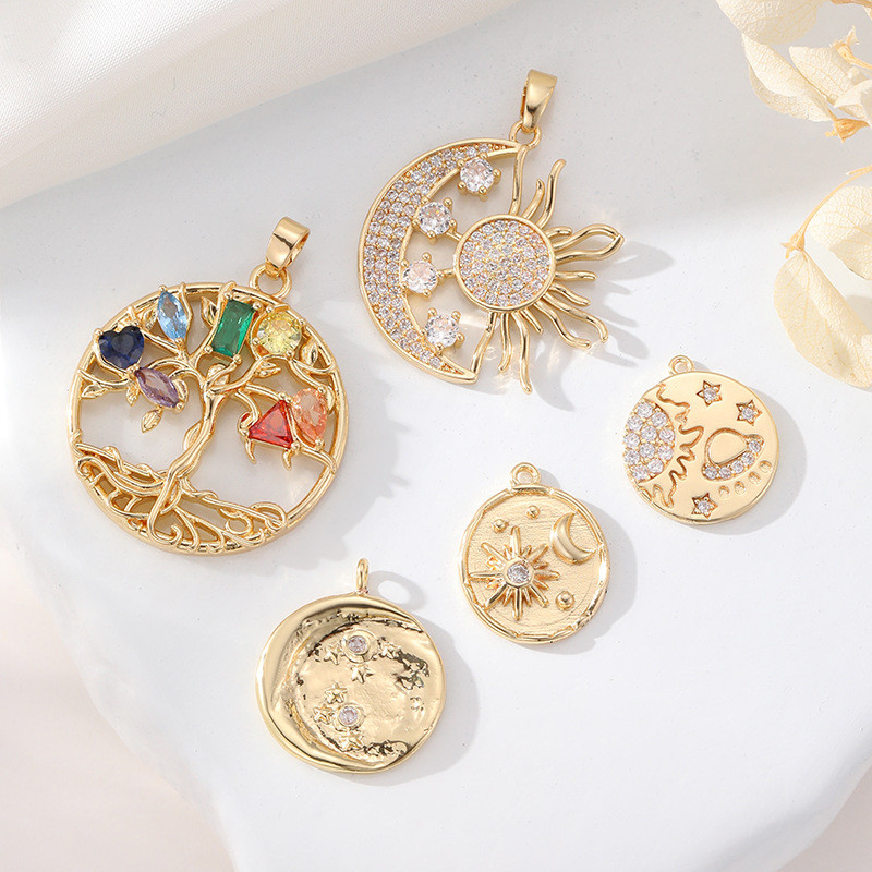 4K ทองแท้ Universe สไตล์ Star Moon สีเซอร์โคเนียม Tree of Life Micro-Inlaid Zircon จี้สร้อยคอสร้อยข้