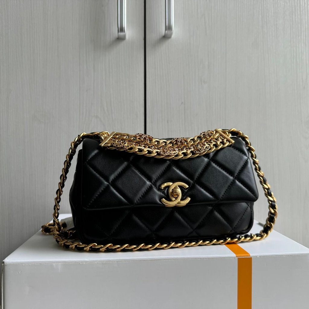 Top 1: 1 Diamond Lambskin Square Fat Retro Lock Handle Rhinestone Cross-body กระเป๋าสะพายกระเป๋าหญิง
