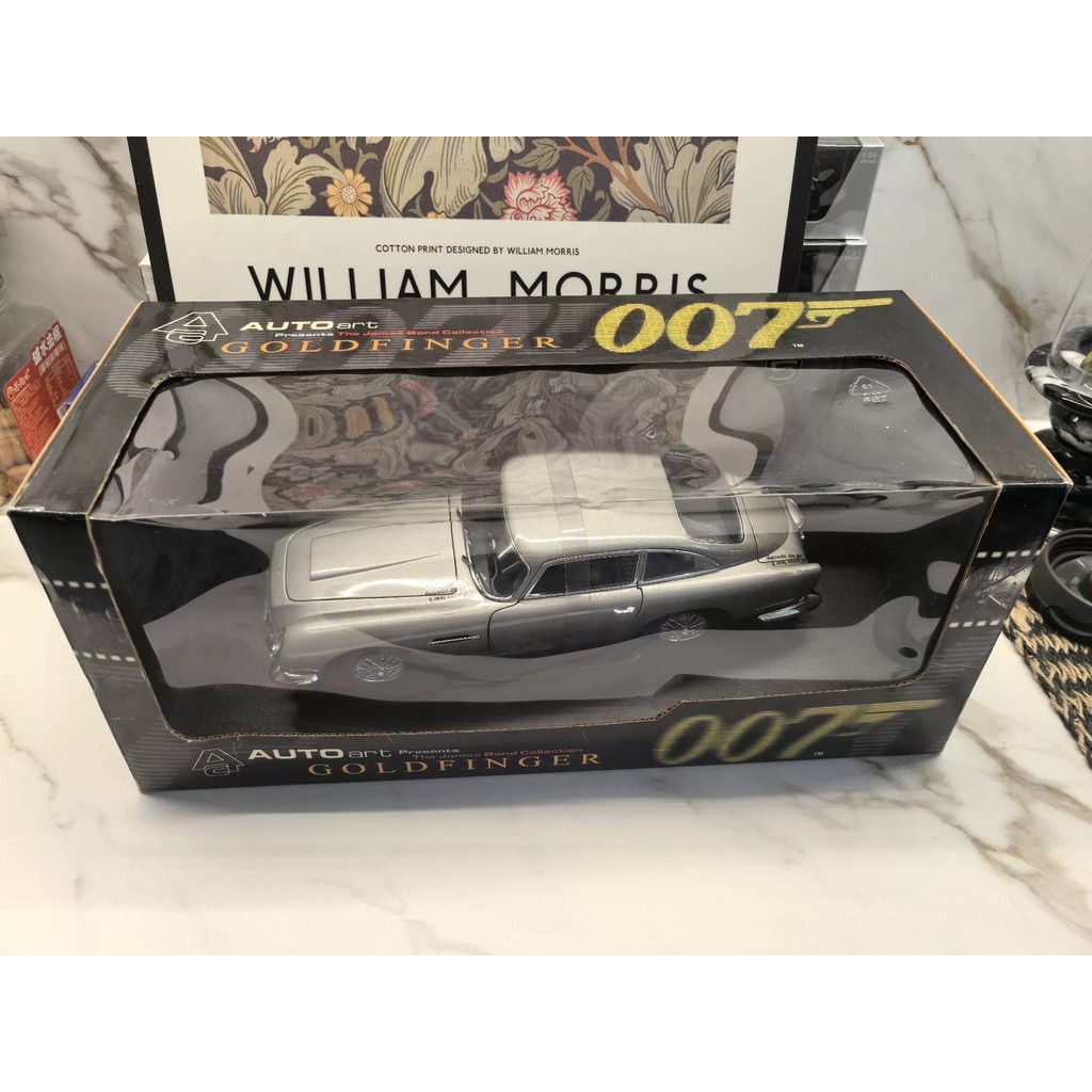 [สต๊อกพร้อม ติดต่อหากคุณมีคําถามใดๆ] AUTOart 1: 18 Aston Martin DB5 007 หนังนิ้วทอง
