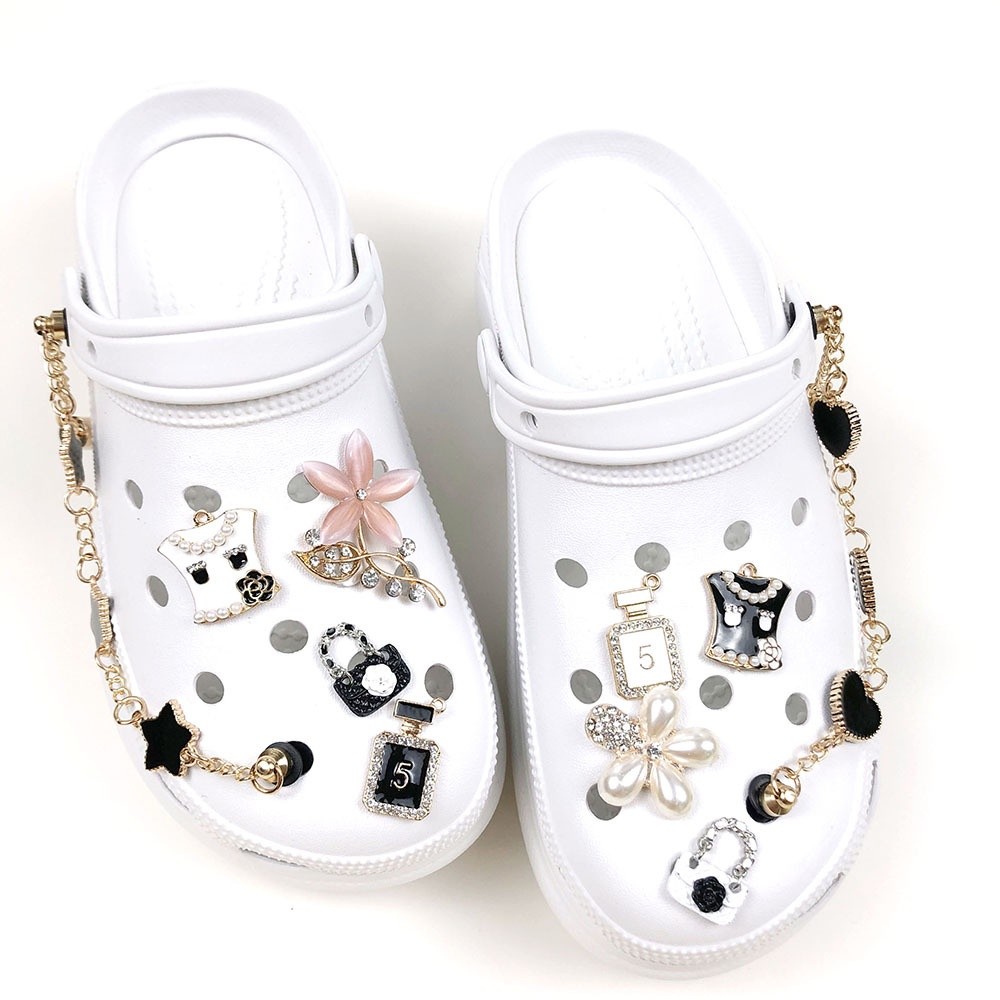 AE2 Jibbitz Set น้ําหอมพู่เครื่องประดับโซ่โลหะรองเท้า Chamrs Jibbitz Charm Set Croc ตกแต่ง