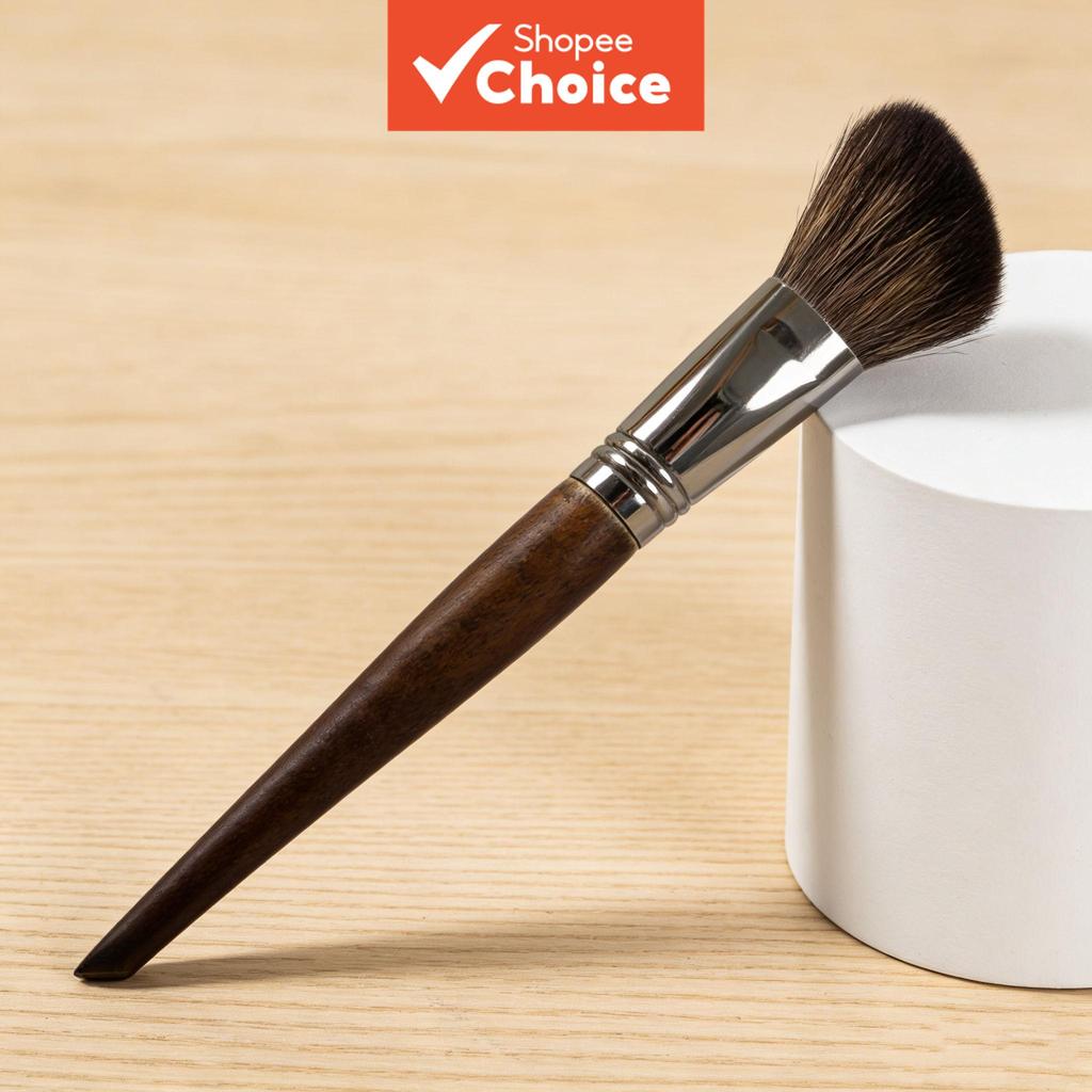 Makeup Forever 150 Blush and Contour Brush สําหรับการใช้งานแป้ง