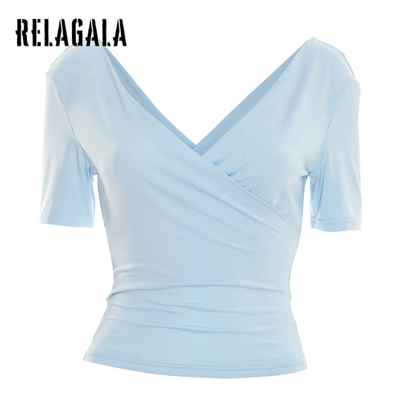 RELAGALA เสื้อยืดผู้หญิง แบบเซ็กซี่ คอวีลึกลายแฟชั่น และหลังเปิดโล่ง