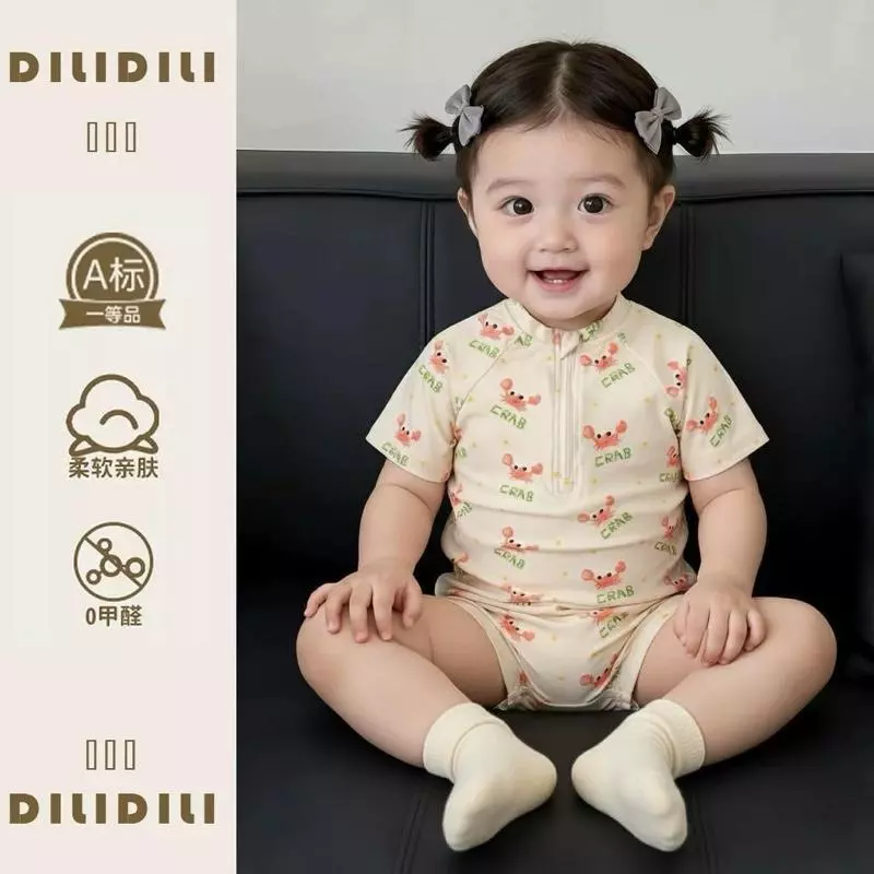 พร้อมส่ง ชุดว่ายน้ำเด็กผู้หญิง/เด็กผู้ชายมีซิบหน้า สีเหลืองแต่งน้องปู รุ่นนี้แถมหมวกว่ายน้ำด้วยค่ะ น่ารักมาก SW ALB