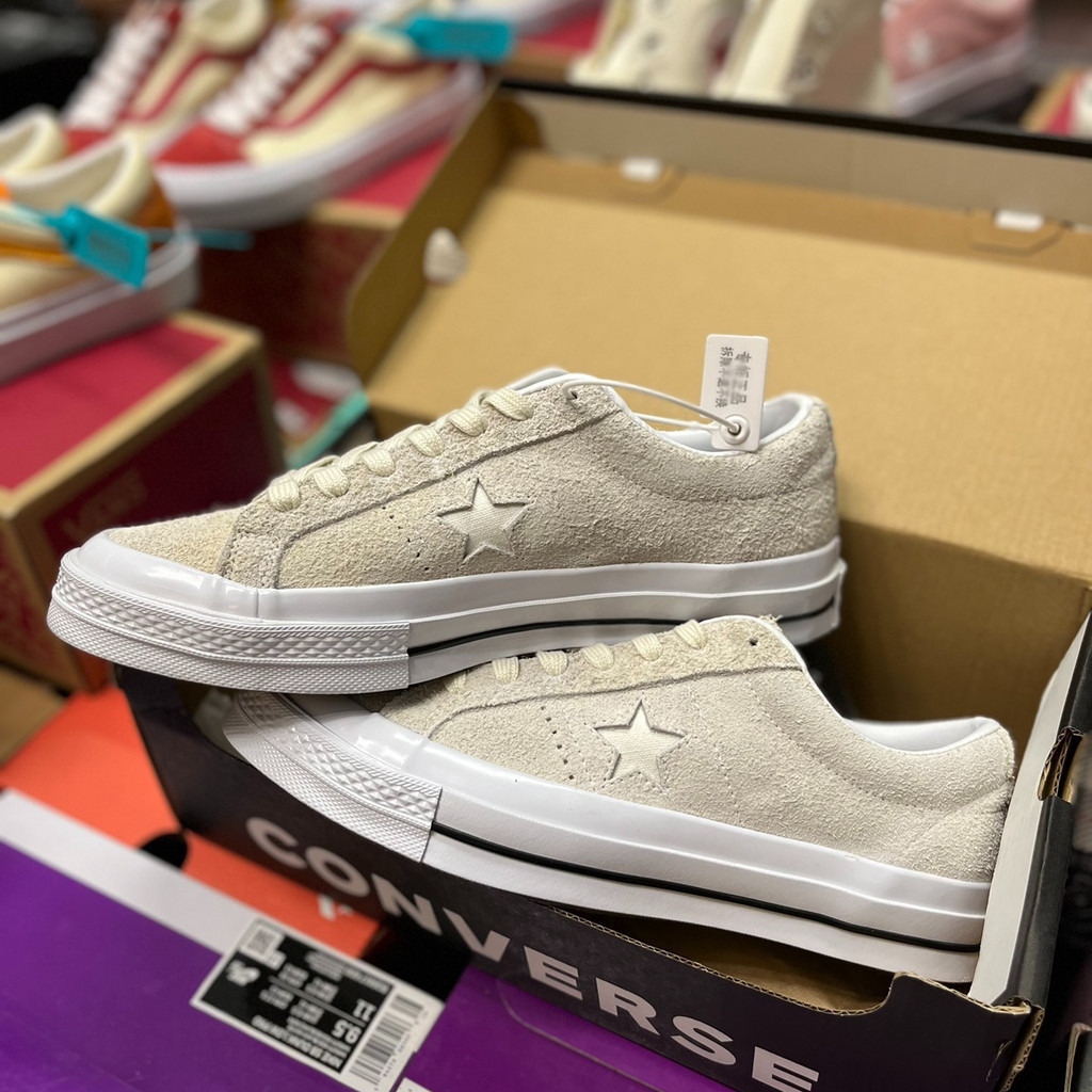 Converse One Star รองเท้าบอร์ดลําลองหนังกลับสีเบจ