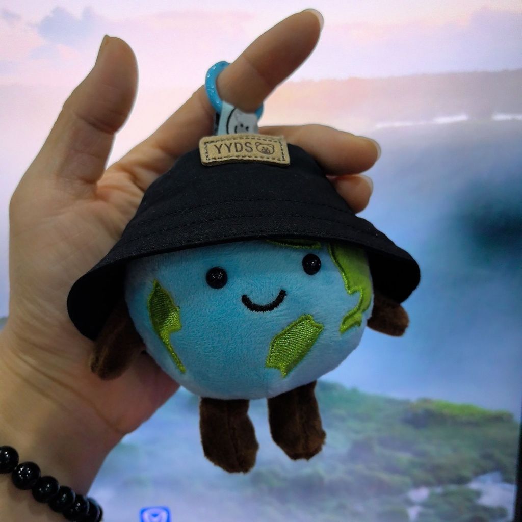 小地球挂件10cm玩偶包包挂饰可爱毛绒玩具钥匙扣礼物价Little Earth Pendant 10cm Doll Bag Charm20260424