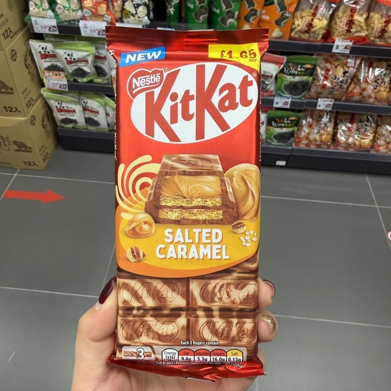 Daigou UK KITKAT Nestlé Crisp Wafer Double Chocolate Rich ชิ้นขนาดใหญ่นําเข้า Casual Snacks Hand Let
