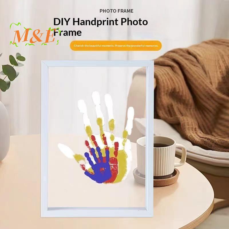 [M&E] กรอบรูปพิมพ์มือครอบครัว 1 ชุด DIY กรอบไม้ Handprint กรอบรูปชุด 6 สีปากกายางลบพู่กัน Keepsake [ใหม่]