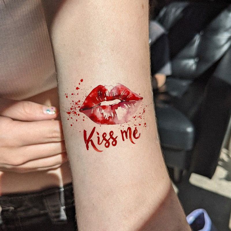 Red Lip Tattoo กันน้ํา สติกเกอร์ลายลิปสีแดง สำหรับวันวาเลนไทน์ ใช้ได้ทั้งข้อมือและไหล่ เซ็กซี่