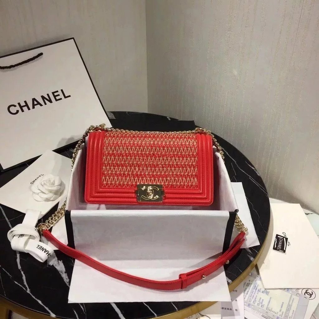 CHANEL Messenger Bag CHANEL Messenger Bag CHANEL leboy Flap Bag CHANEL Chain Bag CHANEL Female Bag C
