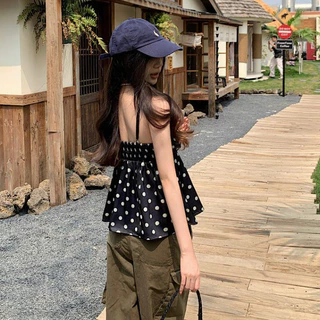 YOYO พร้อมส่ง🌈เสื้อสายเดียวลายจุด🌈ดีเทลผ้าสวยเนียน ทรงแฟลร์ปลายเสื้อ คอวีลูกไม้ ใส่แล้วดูเป็นธรรมชาติ