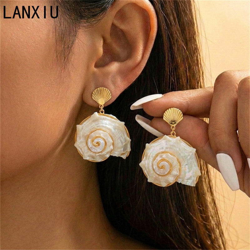 LANXIU Chic Conch Shell Drop ต่างหู Gold Shell Stud Elegant Beach เครื่องประดับสําหรับผู้หญิงต่างหูสไตล์มหาสมุทร