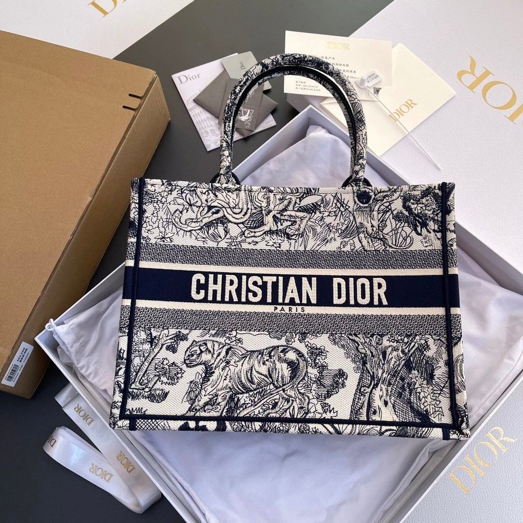 Dior กระเป๋าถือสุภาพสตรี Tote Bag Medium BookTote กระเป๋าถือผ่านอุปกรณ์เสริมร่างกายคลาสสิก Off-White