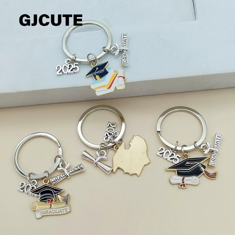 GJCUTE 10 ชิ้น 2025 ชุดสําเร็จการศึกษาหมวก KeyChain แหวนนักเรียนผู้หญิงเครื่องประดับส่วนบุคคลอุปกรณ์