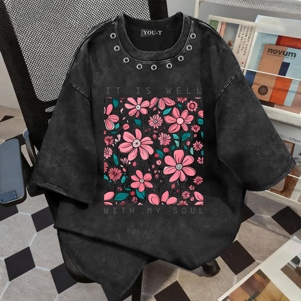 Top.street【ใหม่】🔥เสื้อยืดสีดำแต่งหมุด สไตล์สตรีท ทรงหลวม ผ้า Cotton เสื้อแฟชั่นเท่ๆ 🌼'Flowers' S-3XL