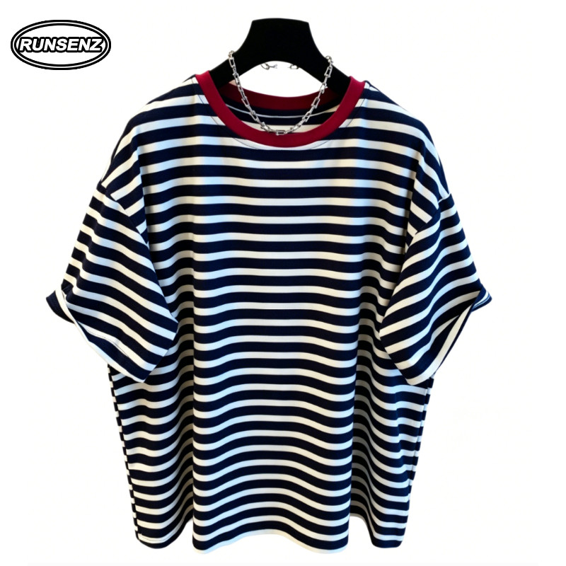 เสื้อยืดแขนสั้นสำหรับผู้หญิงไซส์-plus มีการพิมพ์ลายคอนทราสต์และลายใหญ่