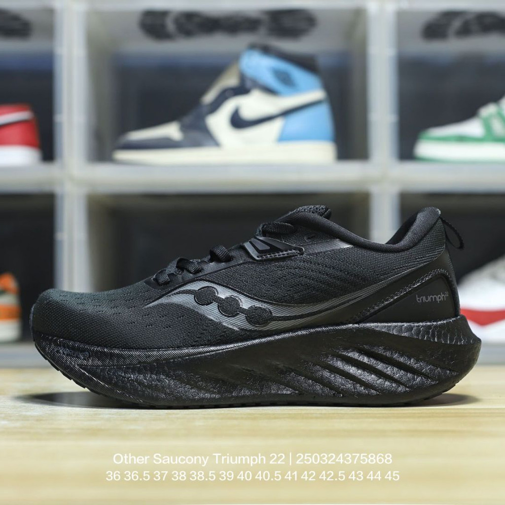 Saucony Triumph 22 รองเท้าวิ่งน้ําหนักเบา สบาย และเบาะสําหรับทั้งชายและหญิงสีดําบริสุทธิ์ SVWY DFWU