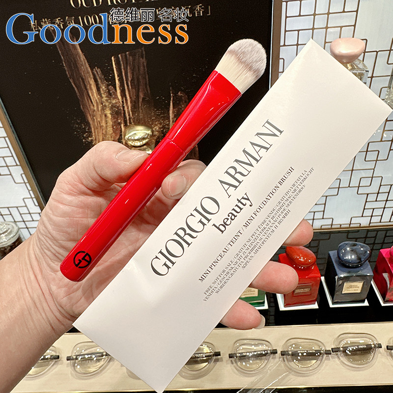 เคาน์เตอร์ในประเทศ Armani Red No. 3 แปรงรองพื้นแปรงแต่งหน้าแปรงแต่งหน้ารองพื้นแต่งหน้าแบบพกพามัลติฟั